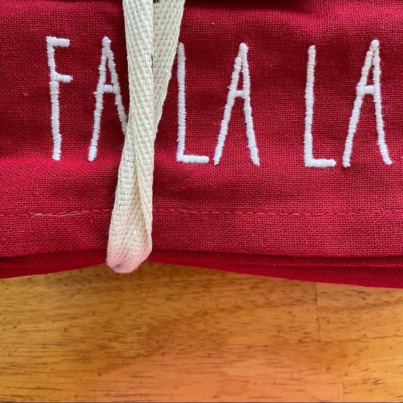 Rae Dunn FA LA LA Cloth Embroidered Napkins Set of 4 Brand New! - Picture 2 of 3